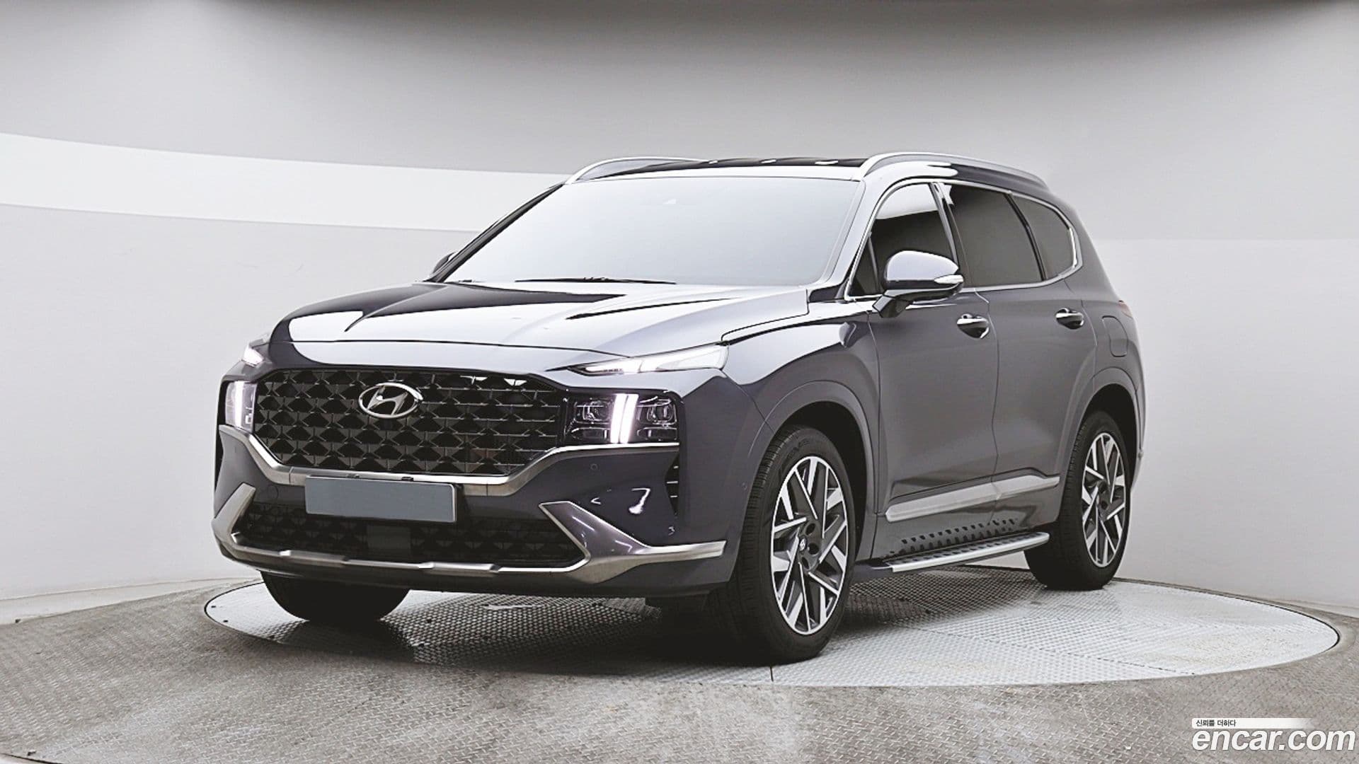 Main__Slider__Photo:Santafe Hyundai 2022.4-0