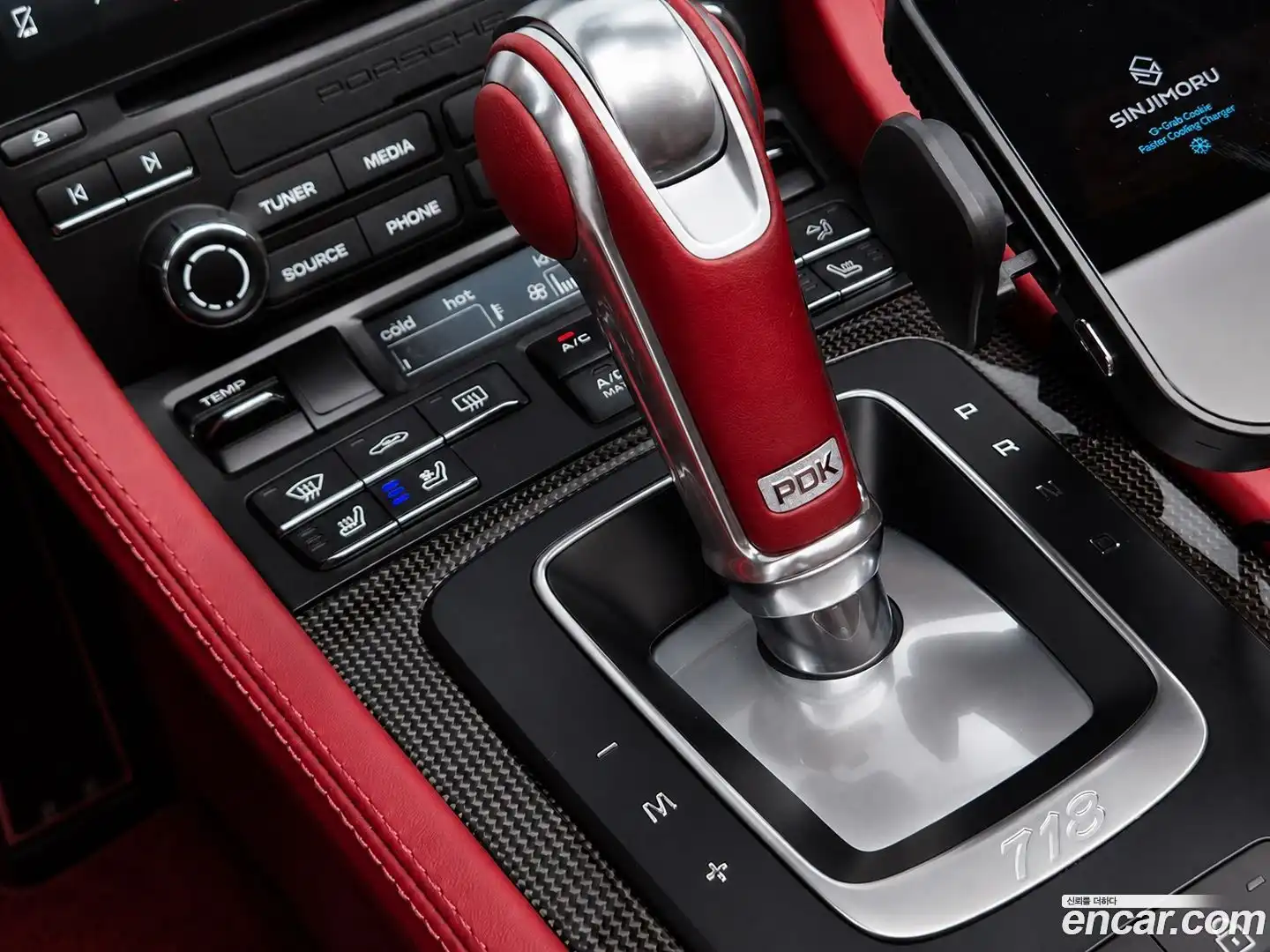 718 Porsche 2022.0-INNER-009