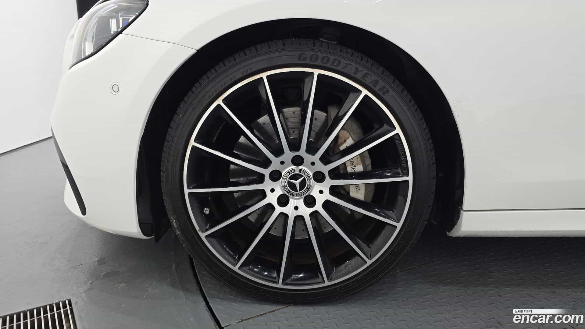 E-Class Mercedes-Benz 2023.10-OUTER-005