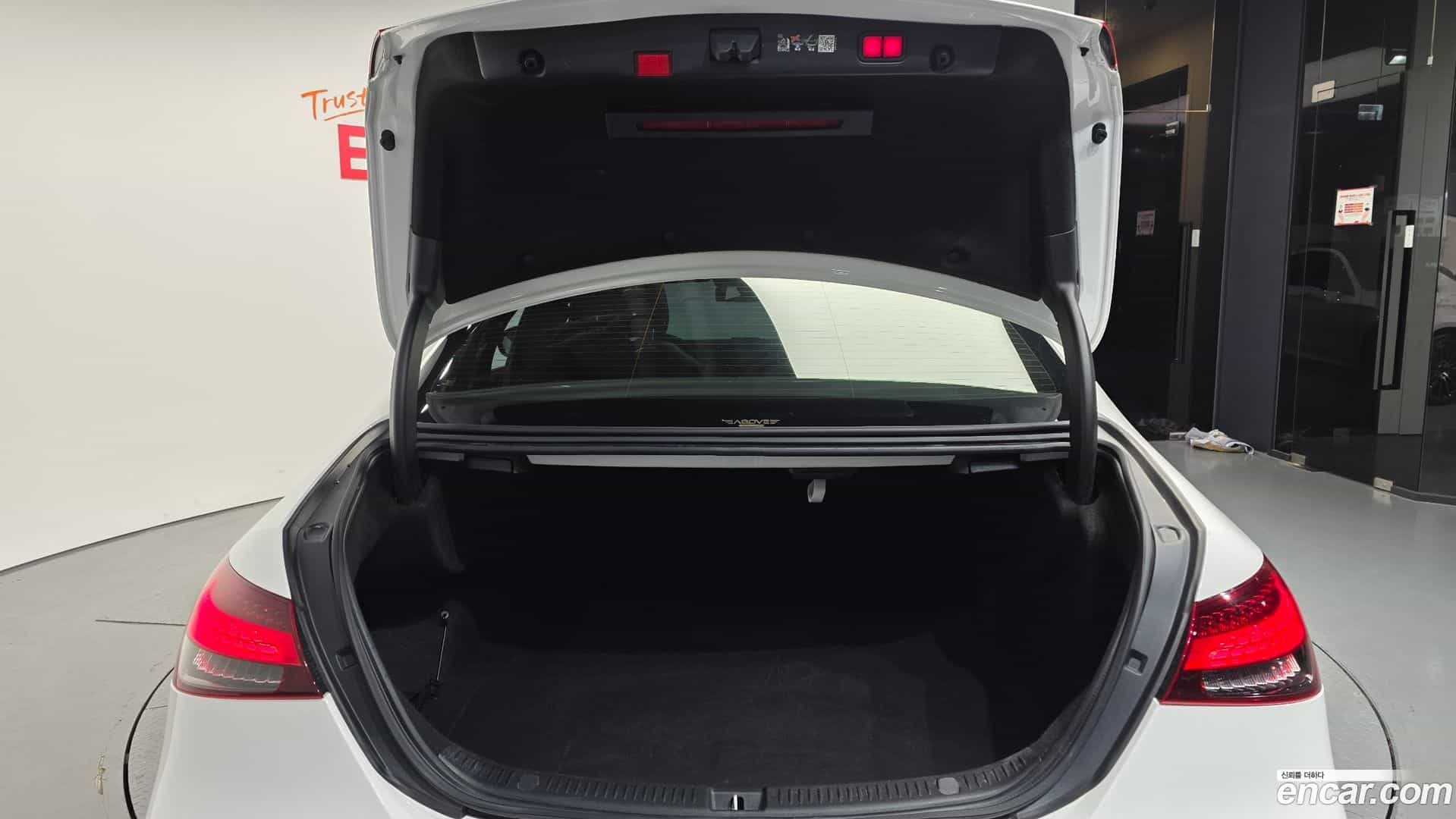 E-Class Mercedes-Benz 2023.10-OPTION-024