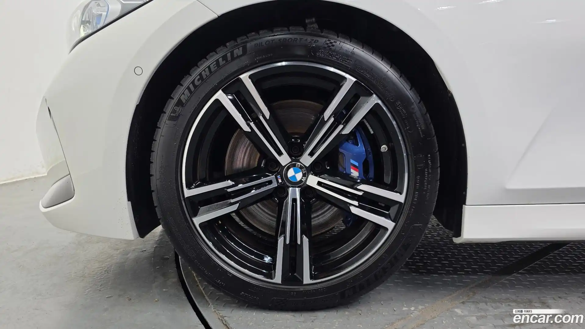 3-Series BMW 2023.10-OUTER-005
