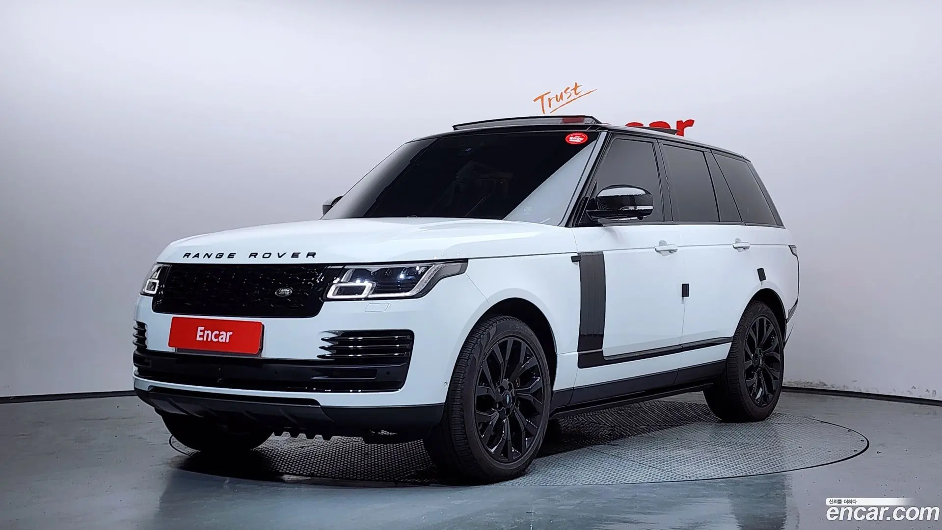 Main__Slider__Photo:Range Rover Land Rover 2021.10-0