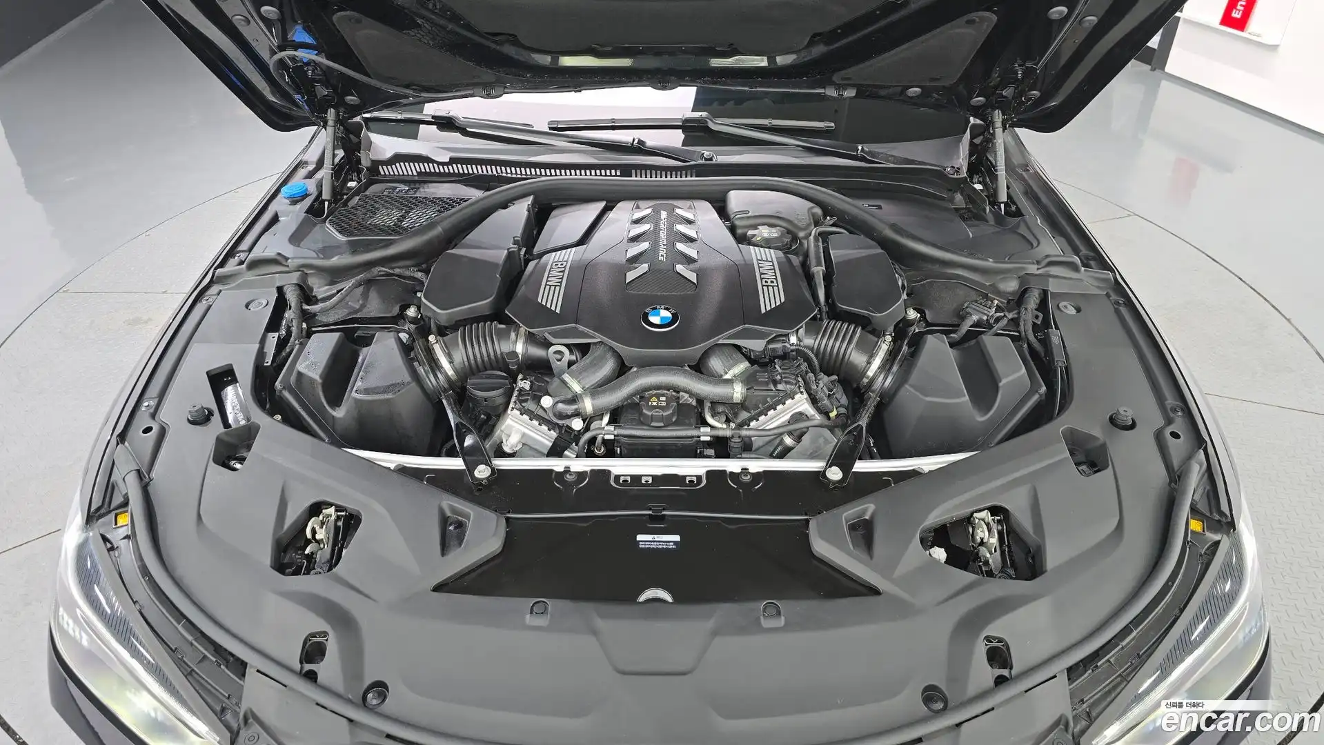 8-Series BMW 2025.5-OUTER-006