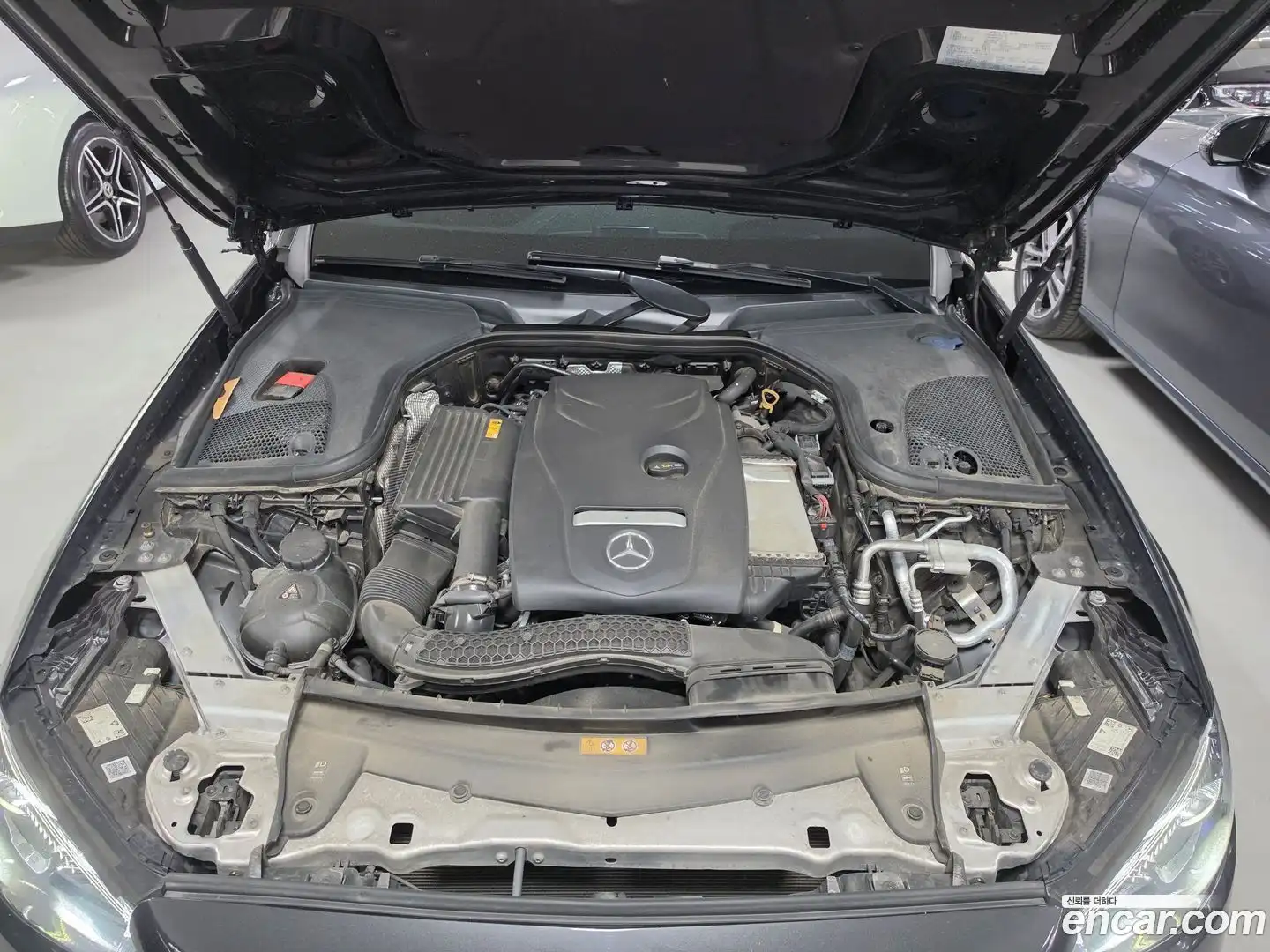 E-Class Mercedes-Benz 2022.9-OUTER-006