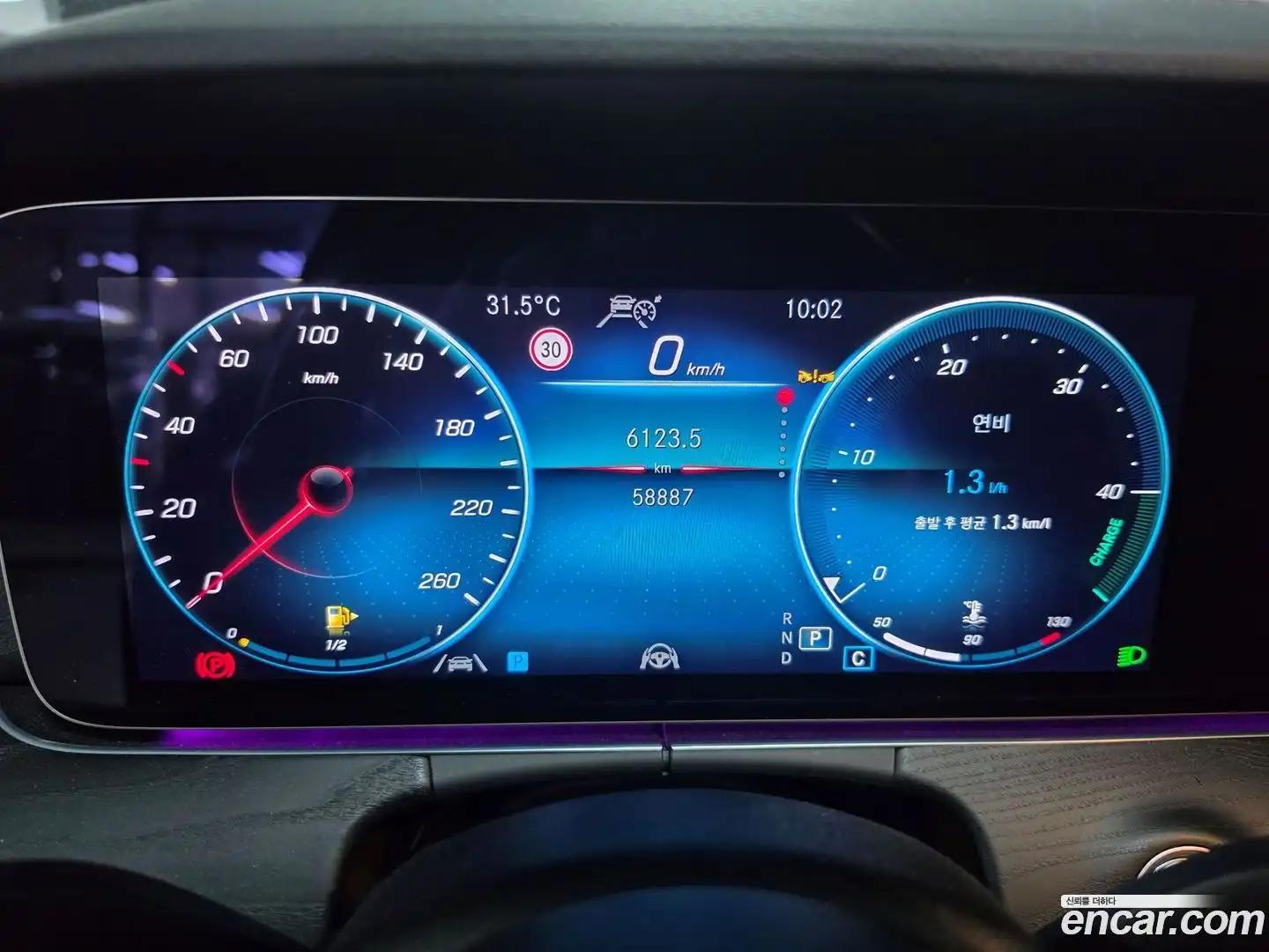 E-Class Mercedes-Benz 2022.9-INNER-008