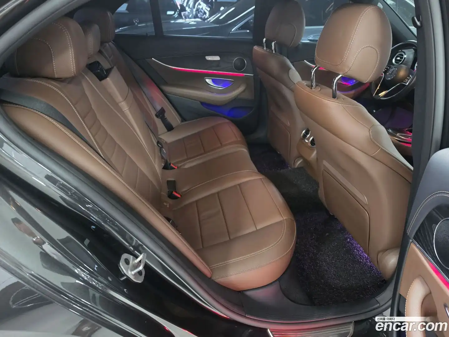 E-Class Mercedes-Benz 2022.9-INNER-010
