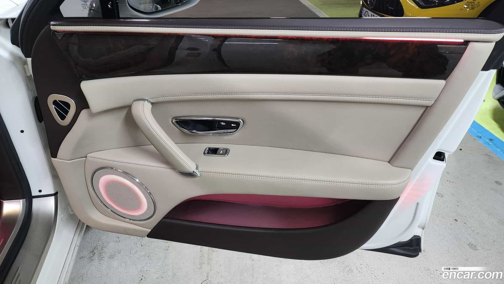 Flying Spur Bentley 2018.6-OPTION-017