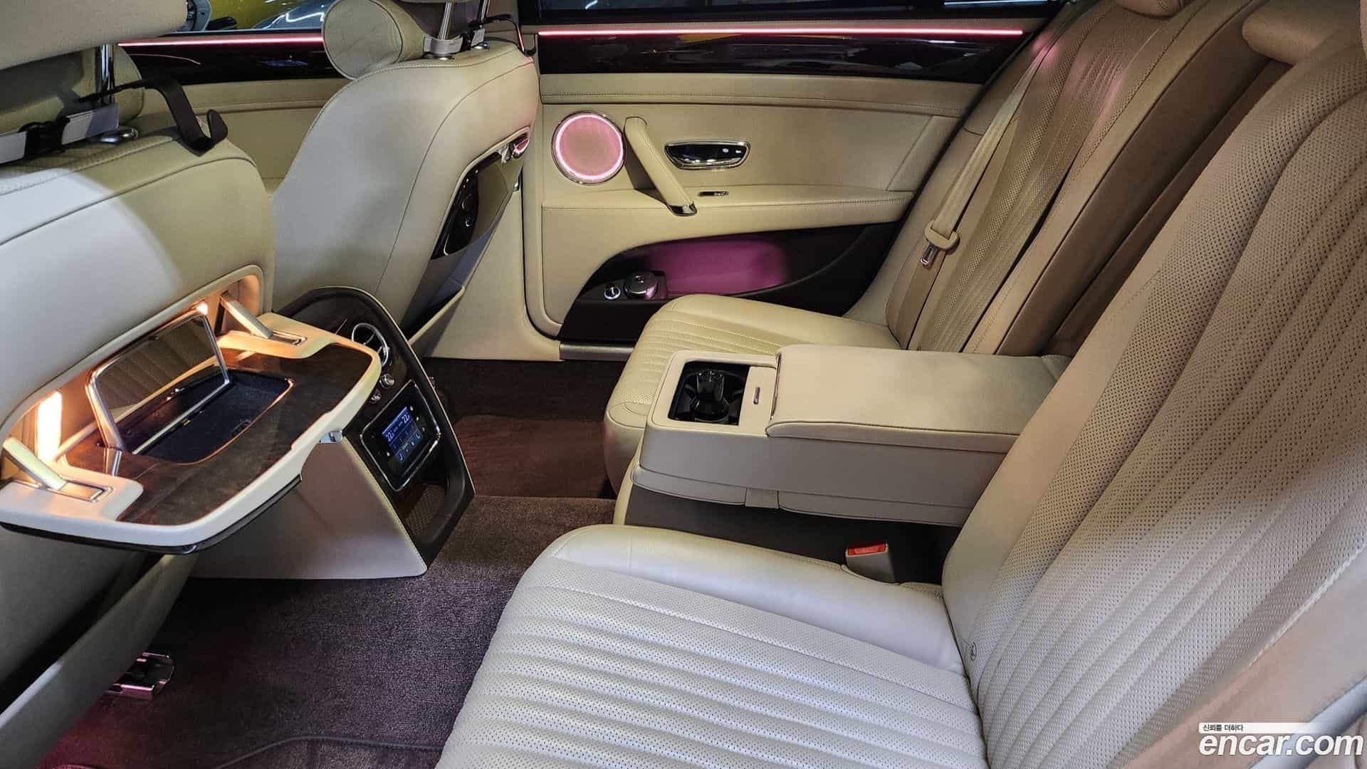 Flying Spur Bentley 2018.6-OPTION-020