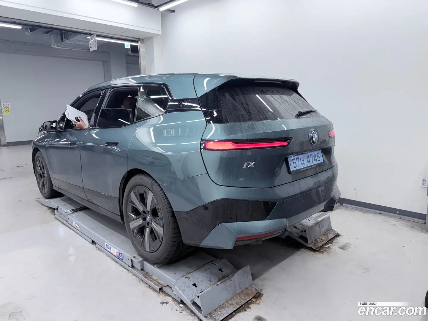 iX BMW 2023.8-OUTER-002