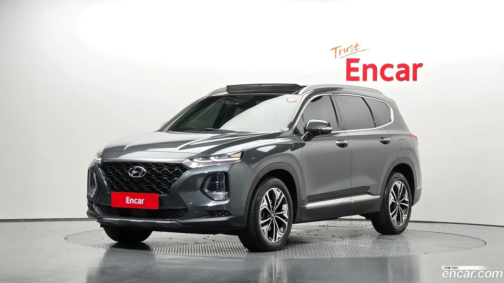Main__Slider__Photo:Santafe Hyundai 2018.3-0