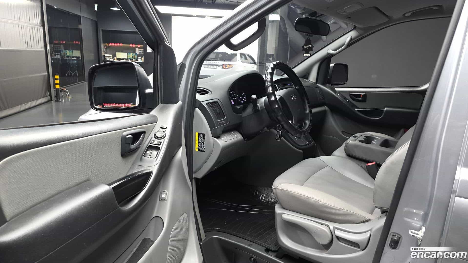 Starex Hyundai 2018.10-INNER-010