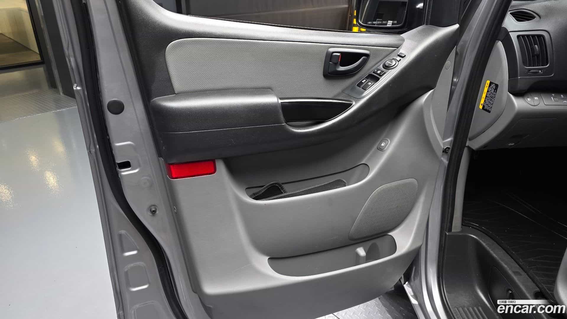Starex Hyundai 2018.10-INNER-035
