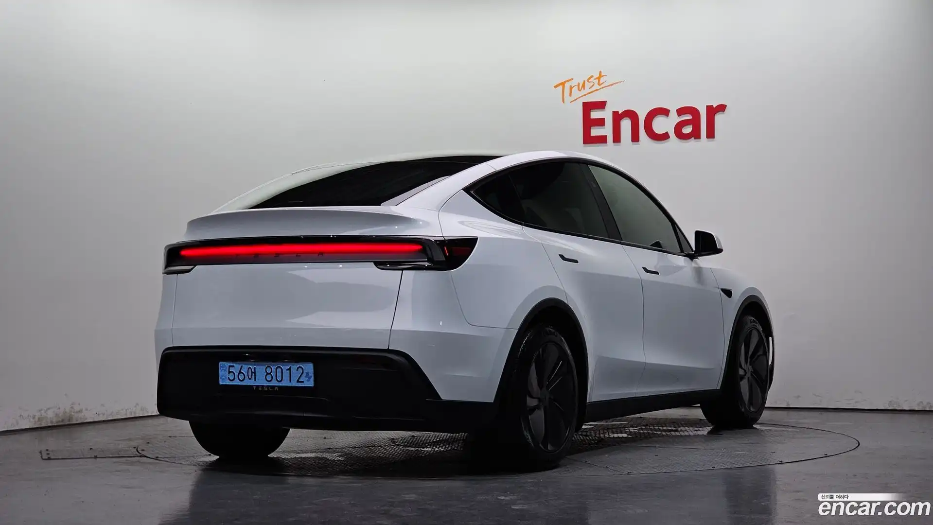 Model Y Tesla 2025.8-OUTER-002
