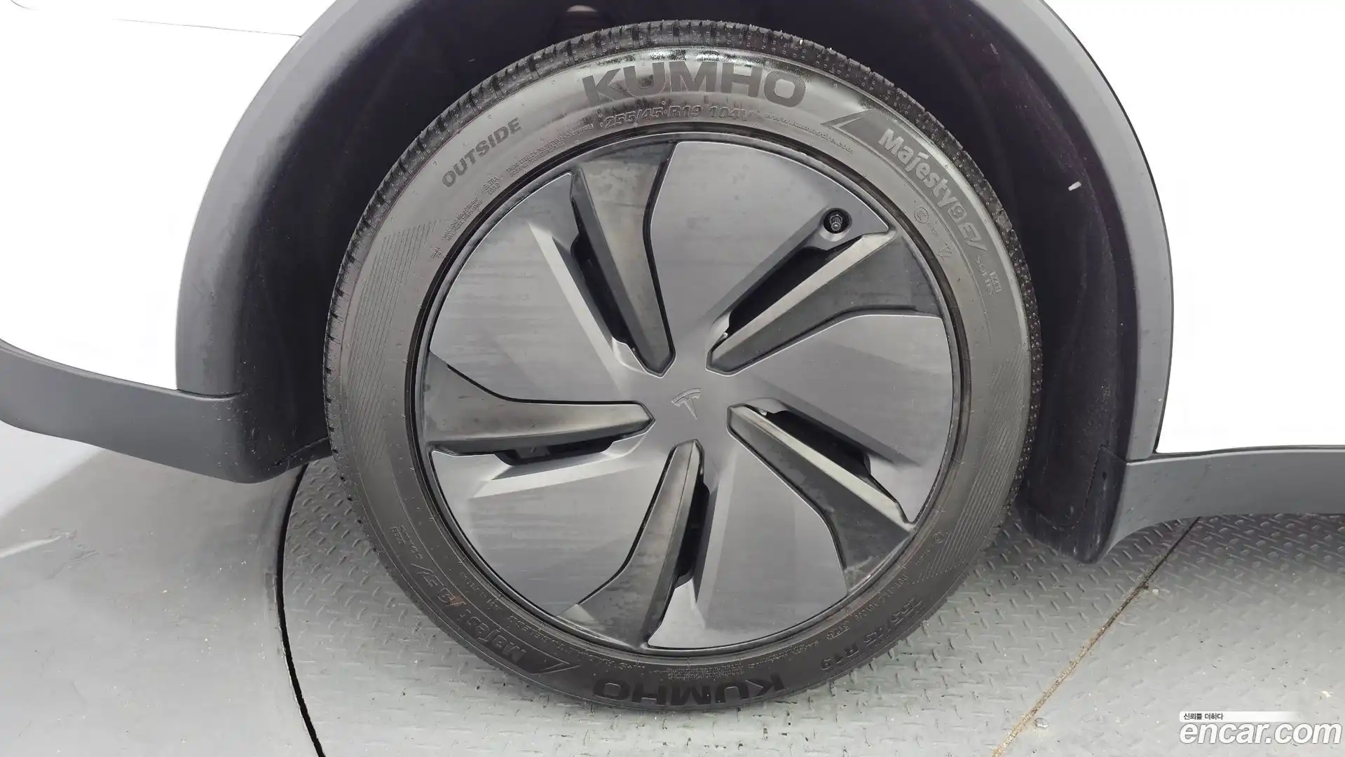 Model Y Tesla 2025.8-OUTER-005