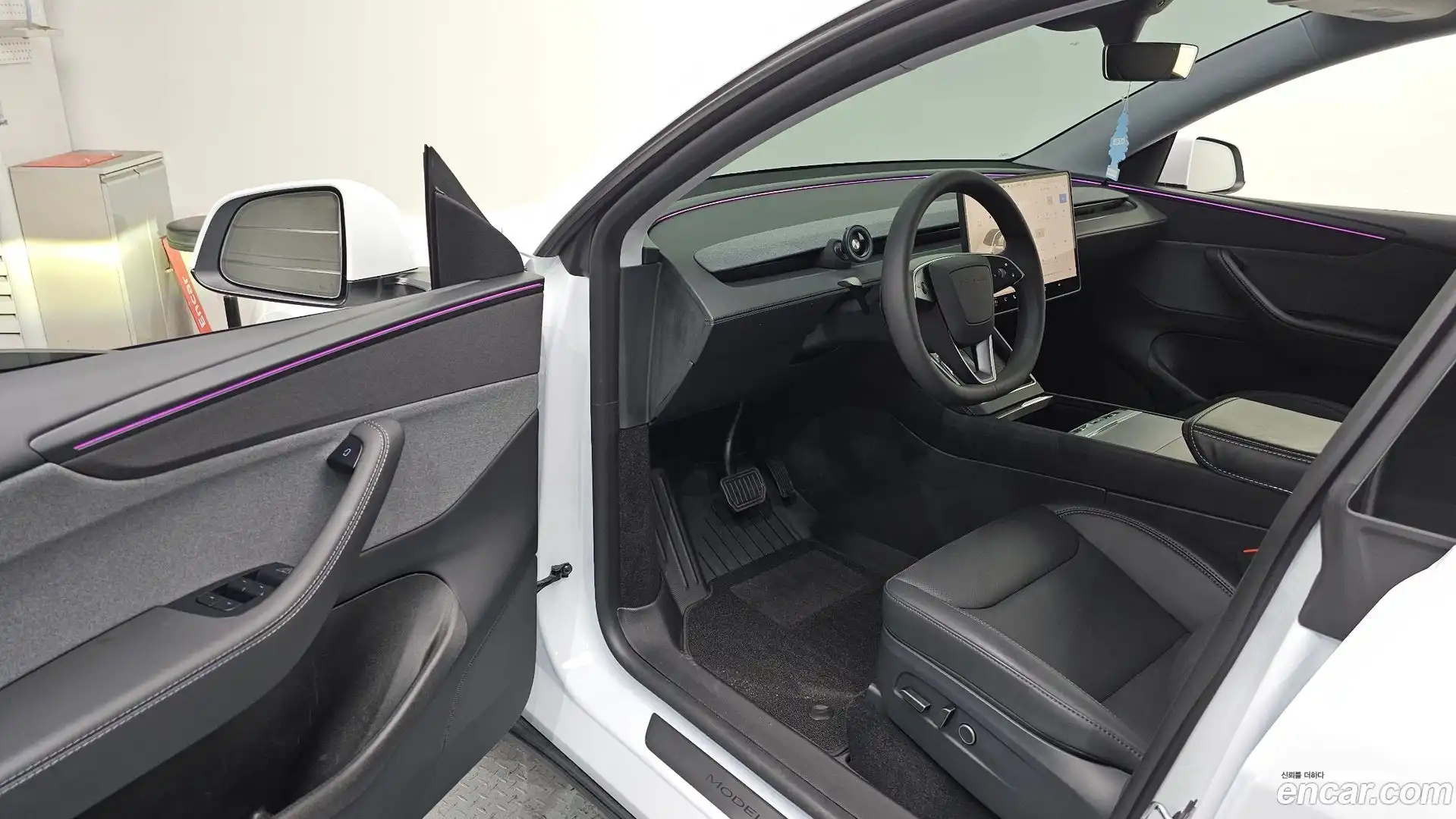 Model Y Tesla 2025.8-INNER-010