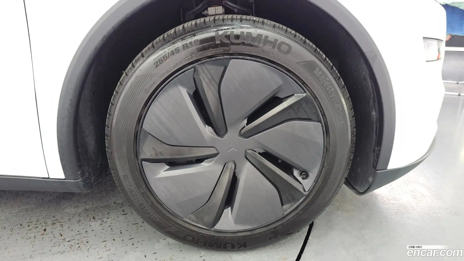 Model Y Tesla 2025.8-OUTER-031