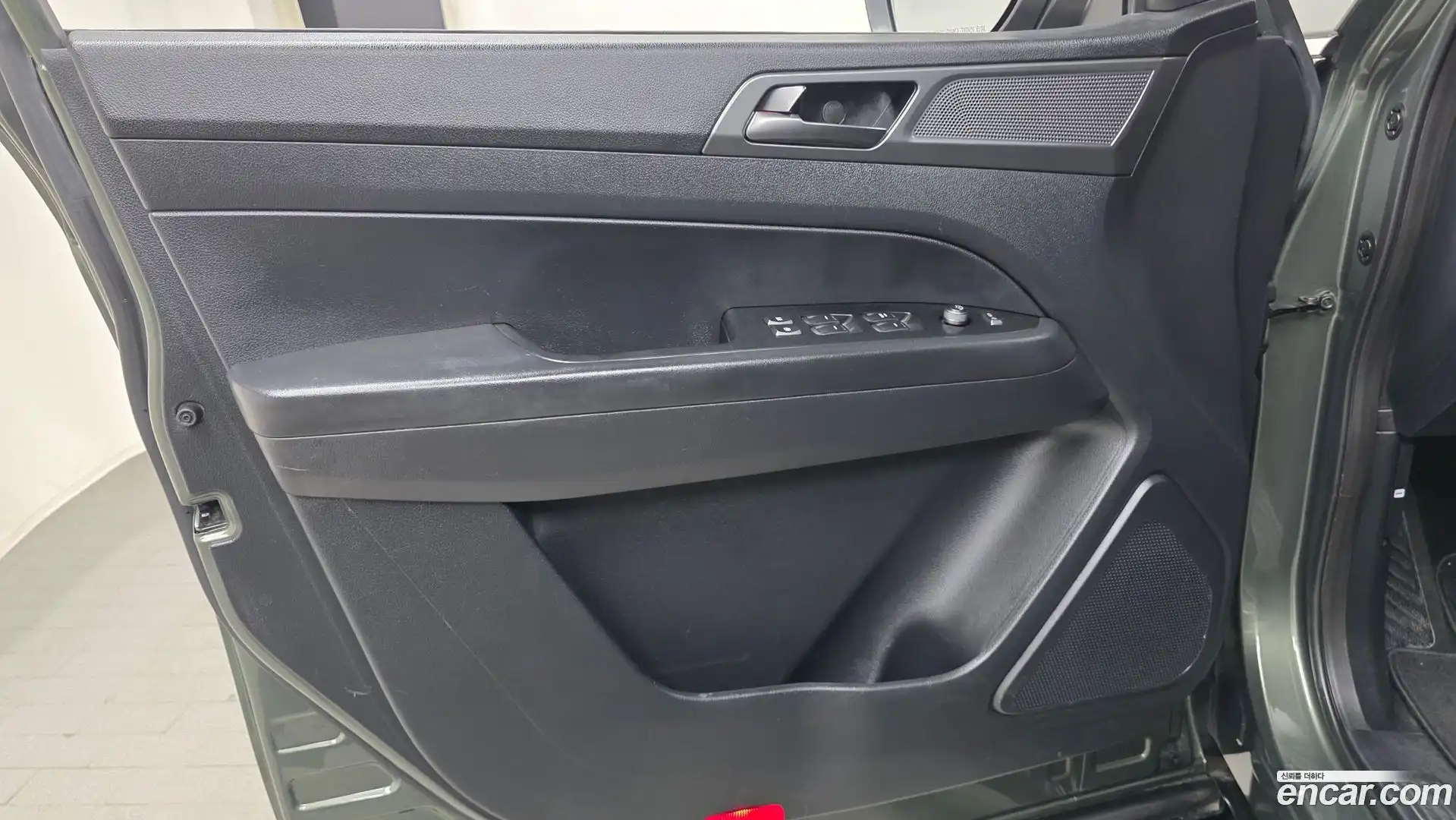 Rexton KG Mobility 2021.4-INNER-034