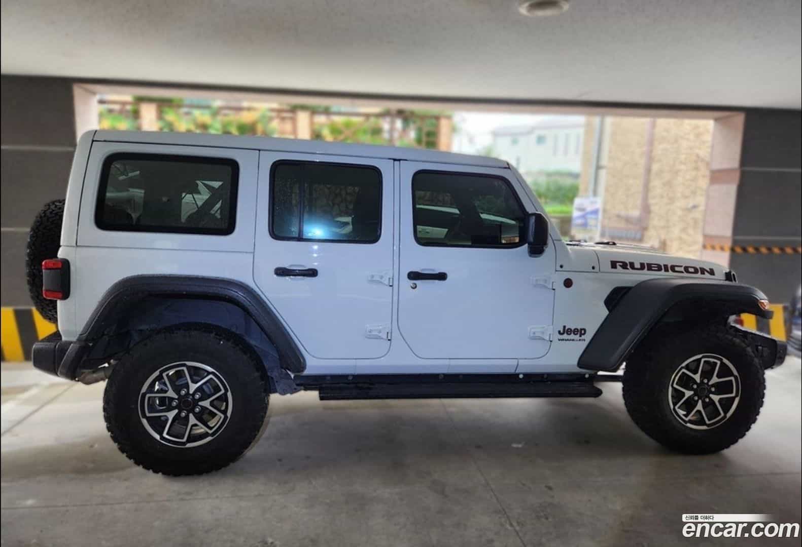 Wrangler Jeep 2024.4-OUTER-003