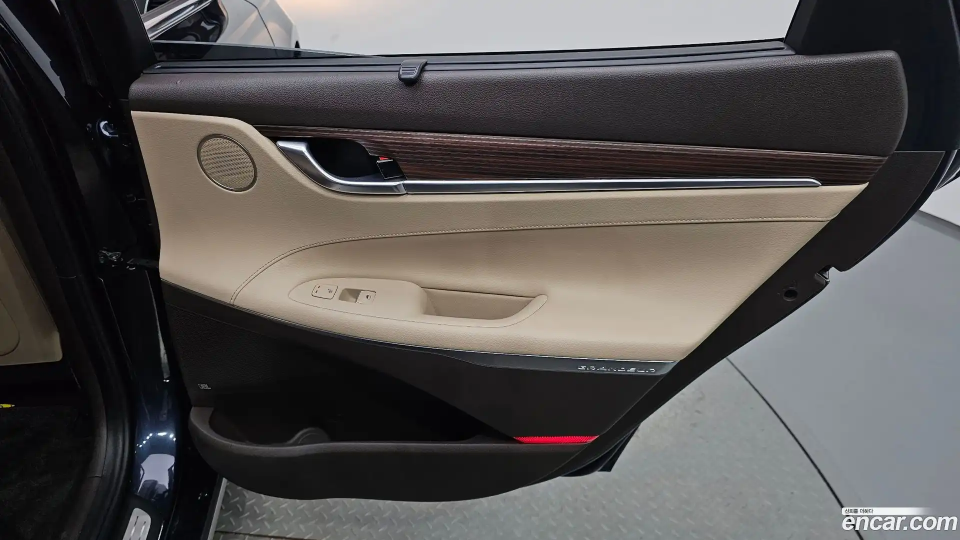 Grandeur Hyundai 2017.3-INNER-035