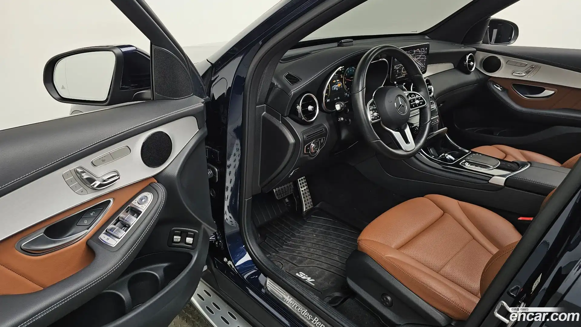 GLC-Class Mercedes-Benz 2022.9-INNER-010