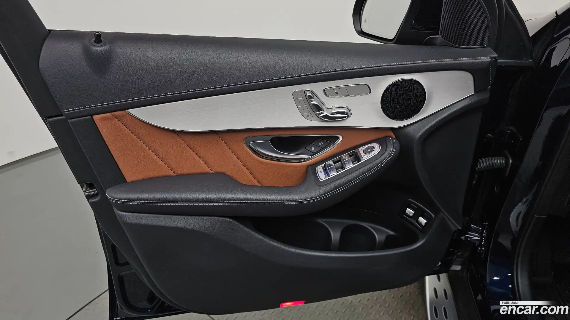 GLC-Class Mercedes-Benz 2022.9-INNER-034