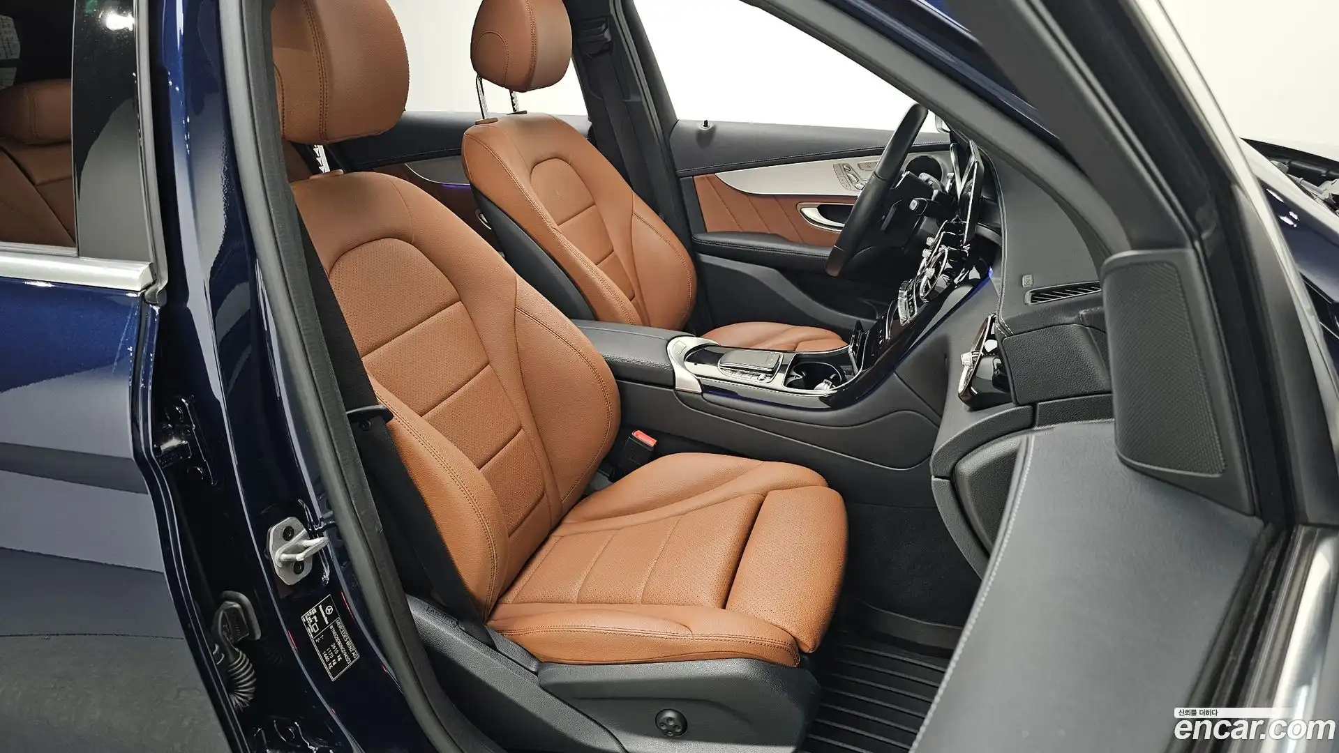 GLC-Class Mercedes-Benz 2022.9-INNER-036