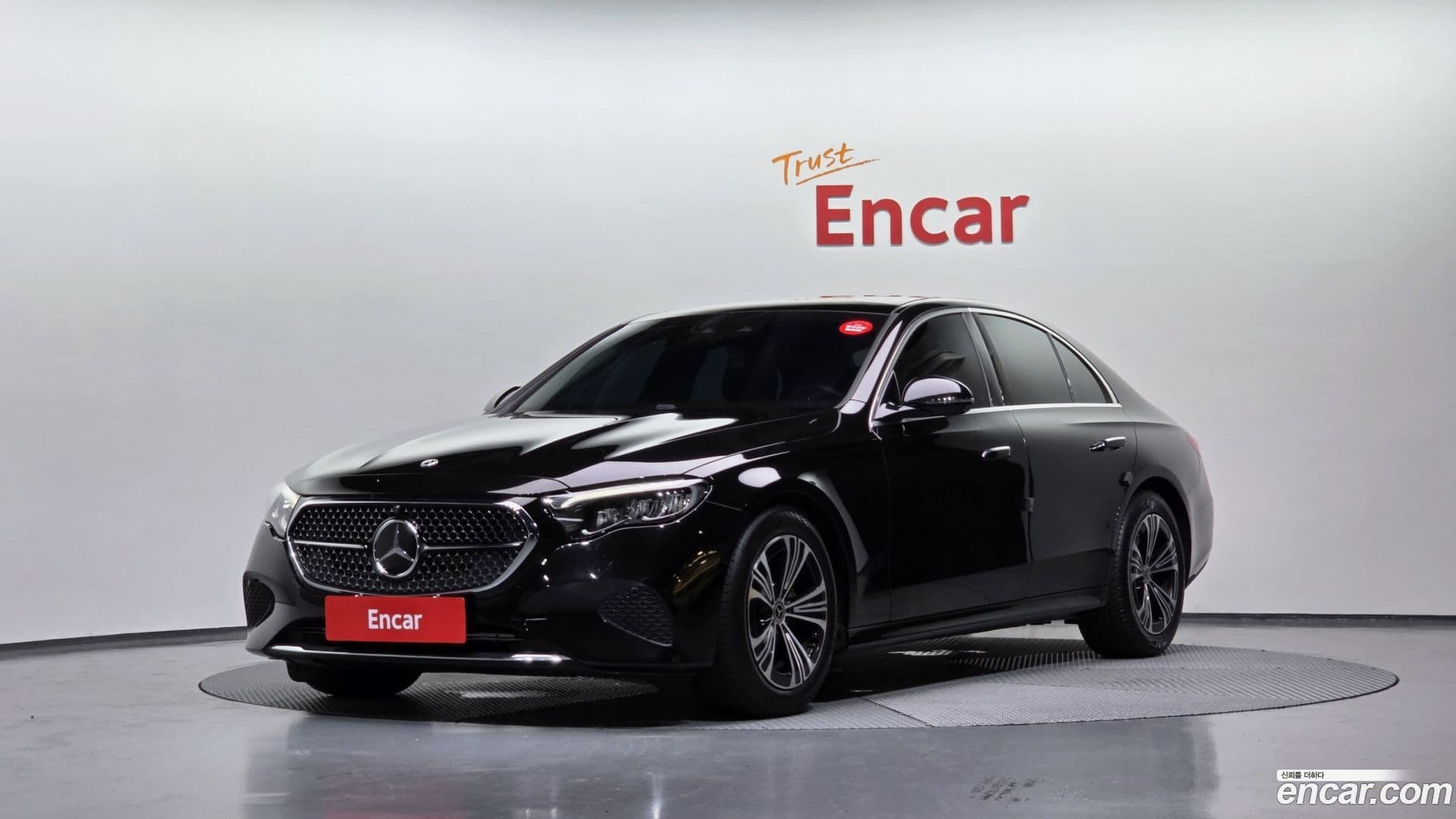Main__Slider__Photo:E-Class Mercedes-Benz 2024.8-0
