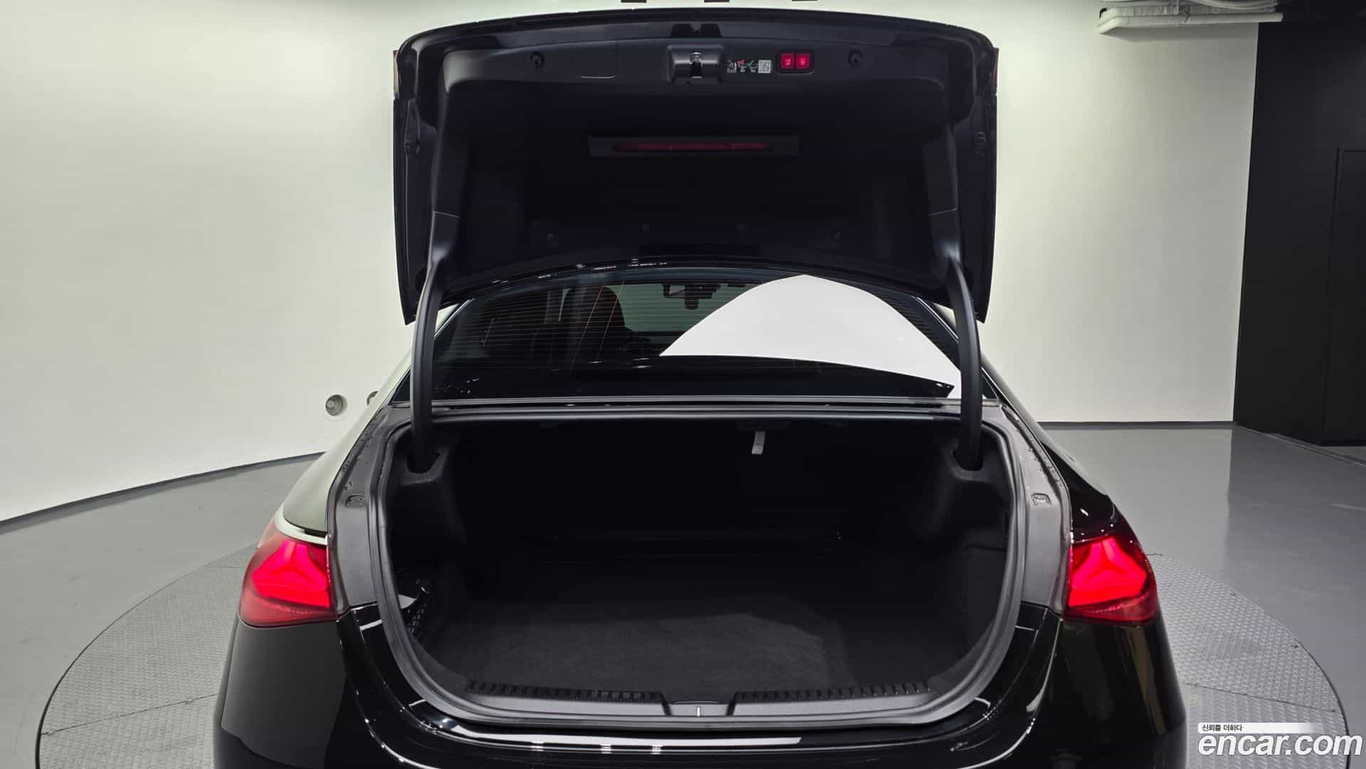 E-Class Mercedes-Benz 2024.8-OPTION-024