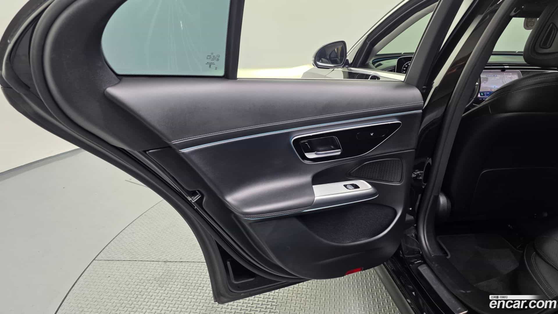 E-Class Mercedes-Benz 2024.8-INNER-035