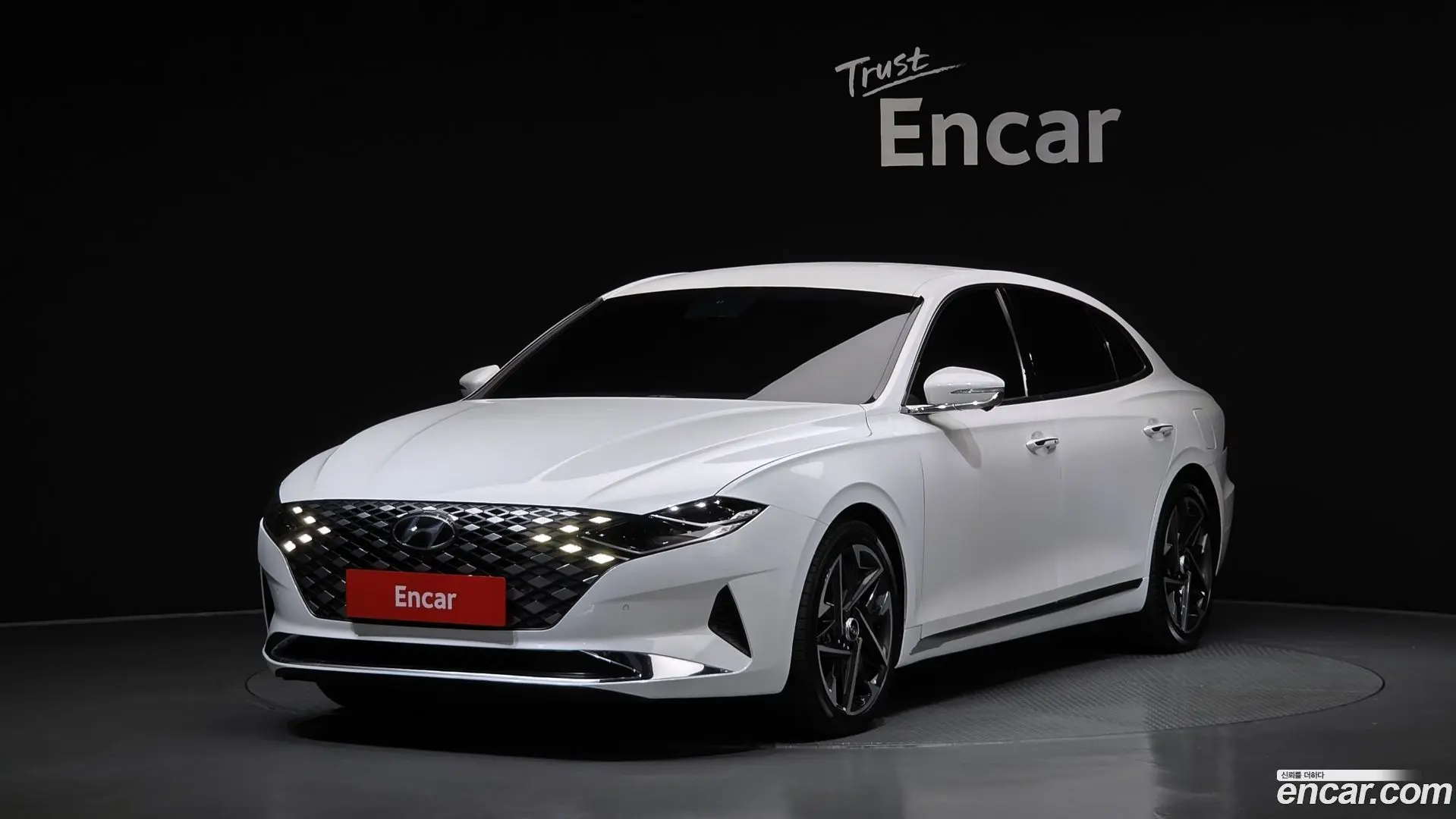 Main__Slider__Photo:Grandeur Hyundai 2020.1-0