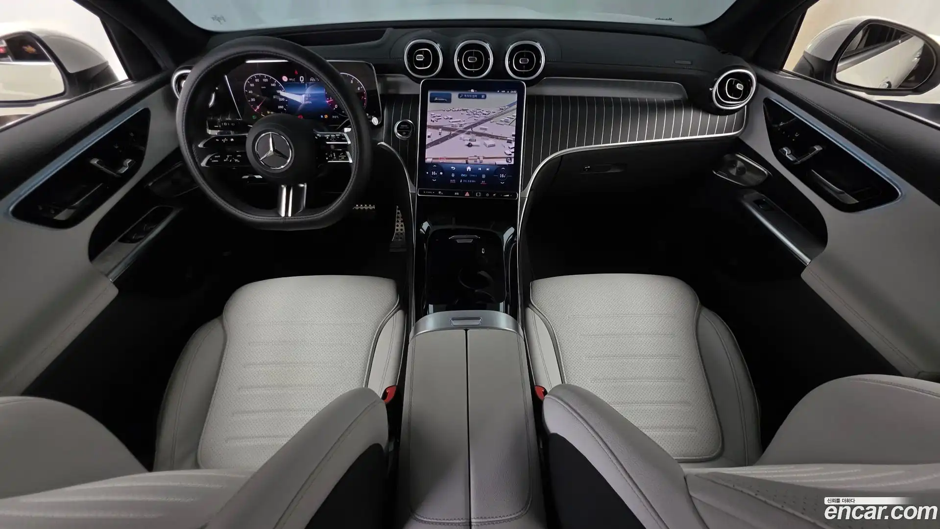 GLC-Class Mercedes-Benz 2024.4-INNER-007