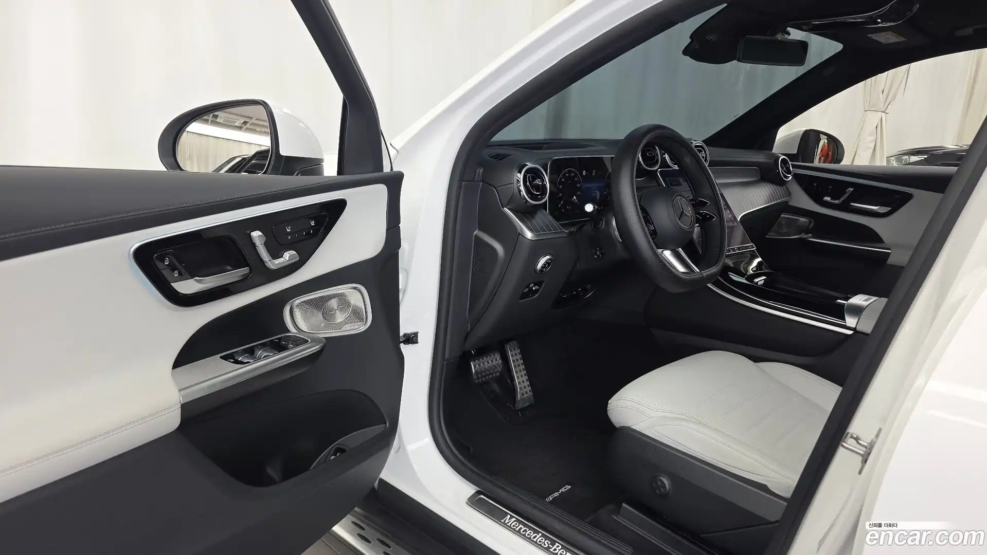 GLC-Class Mercedes-Benz 2024.4-INNER-010