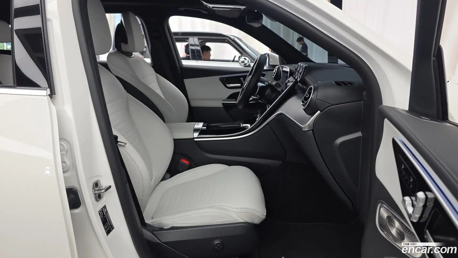 GLC-Class Mercedes-Benz 2024.4-OPTION-015