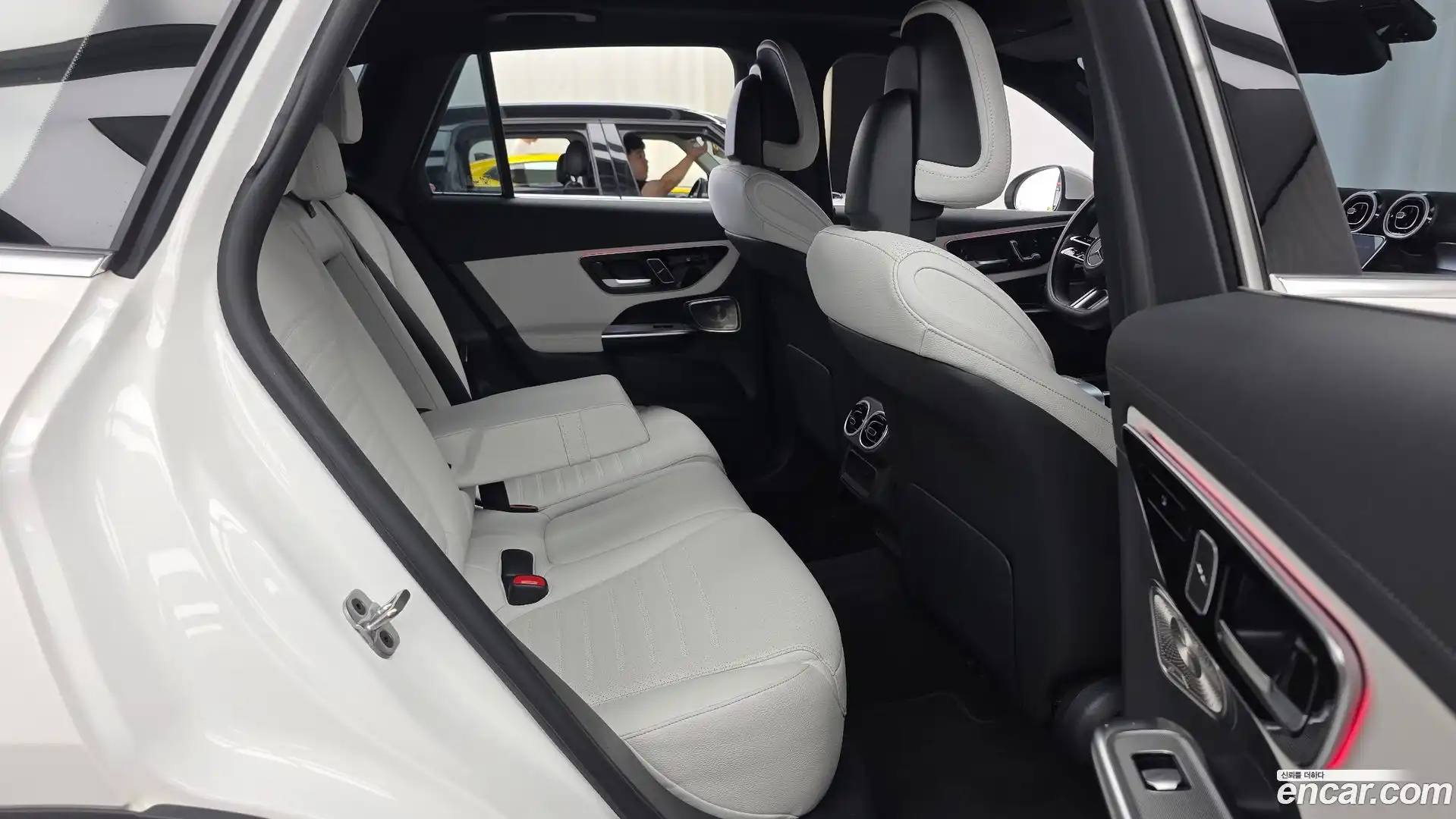 GLC-Class Mercedes-Benz 2024.4-OPTION-016