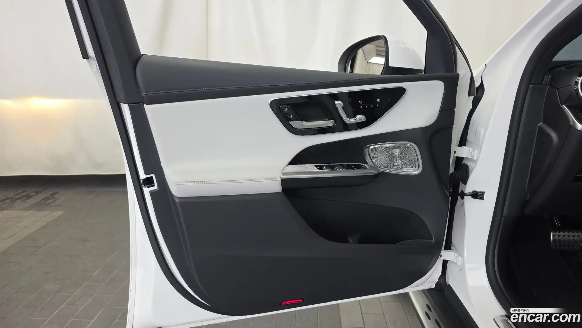GLC-Class Mercedes-Benz 2024.4-INNER-034