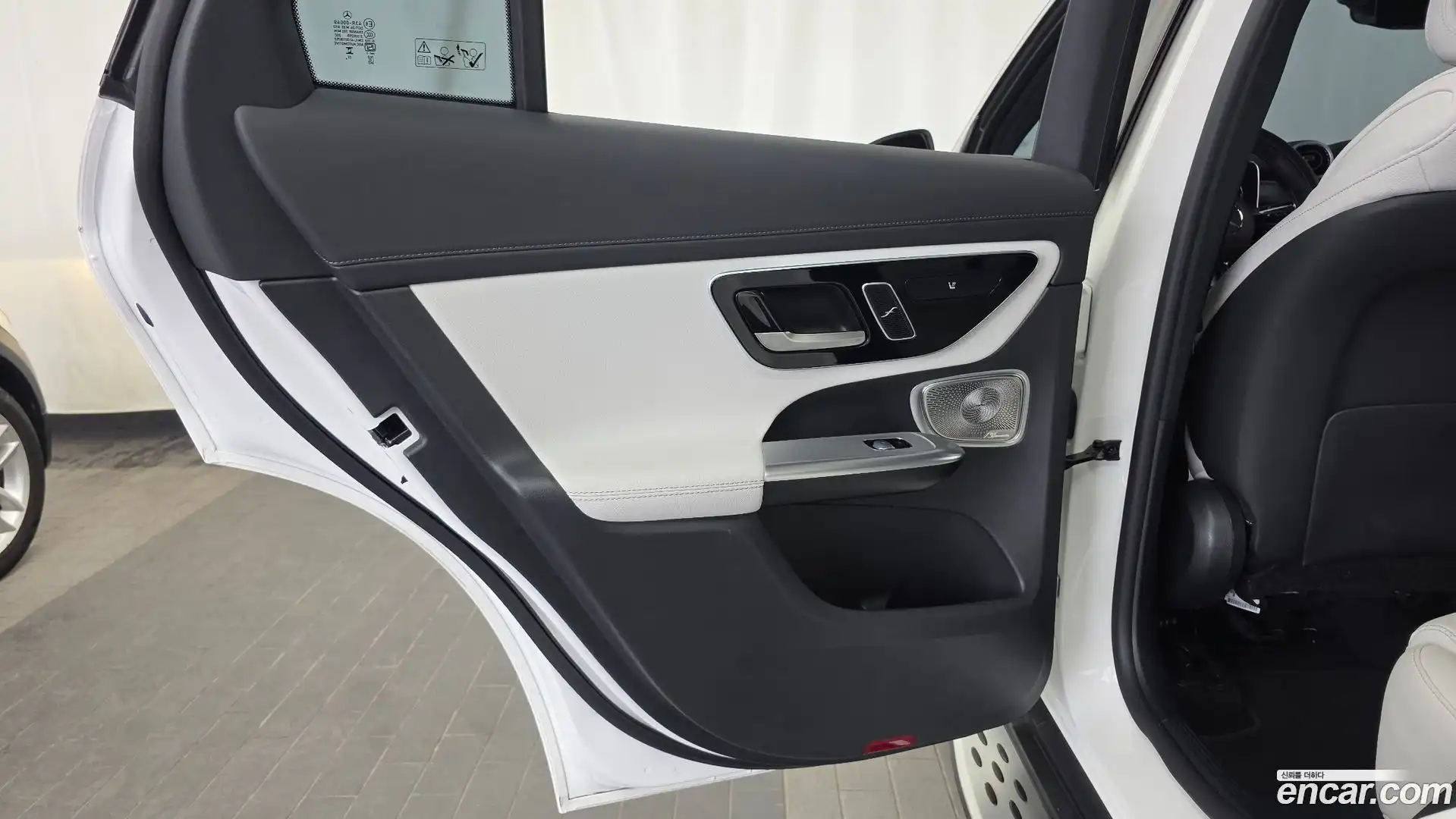 GLC-Class Mercedes-Benz 2024.4-INNER-035