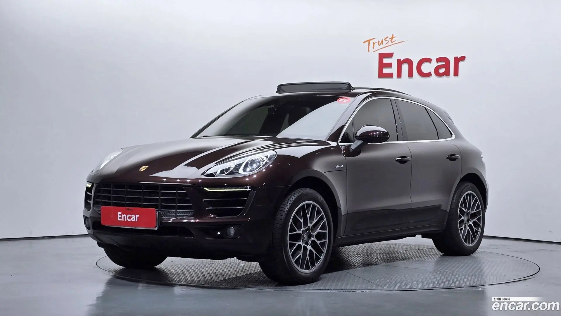 Main__Slider__Photo:Macan Porsche 2014.10-0