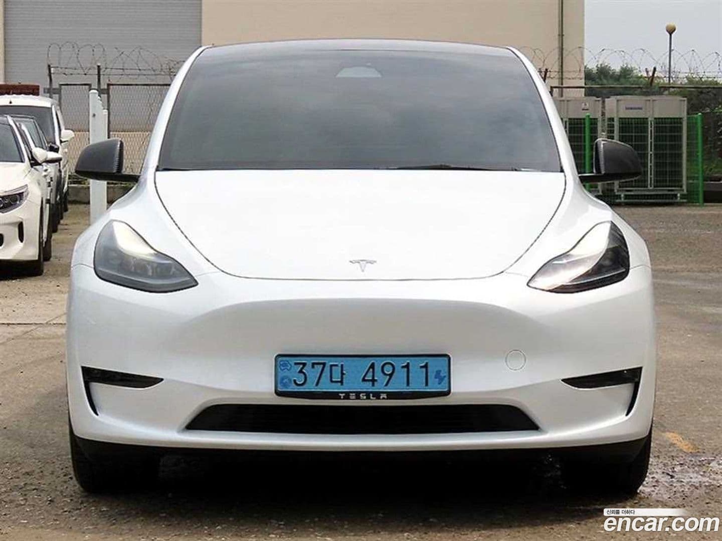 Main__Slider__Photo:Model Y Tesla 2023.8-0