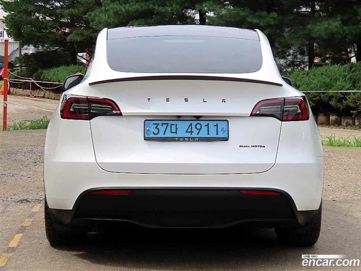 Model Y Tesla 2023.8-OUTER-004