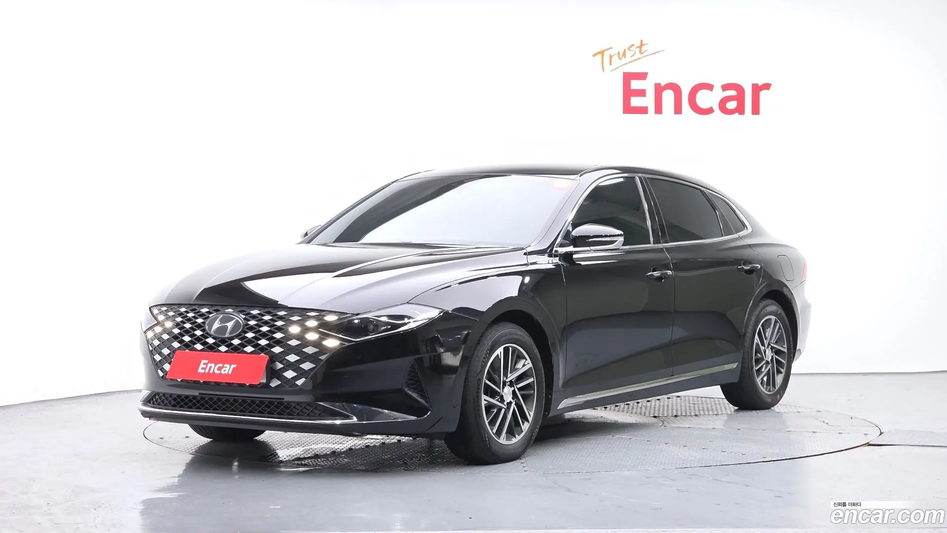 Main__Slider__Photo:Grandeur Hyundai 2022.6-0
