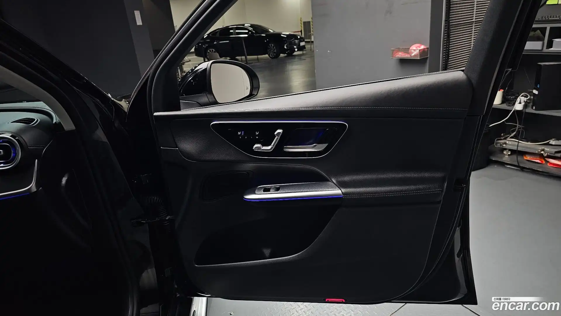 GLC-Class Mercedes-Benz 2023.6-INNER-034