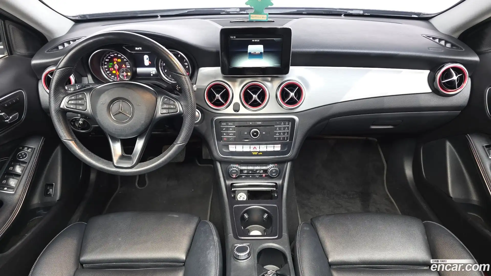GLA-Class Mercedes-Benz 2019.7-INNER-007