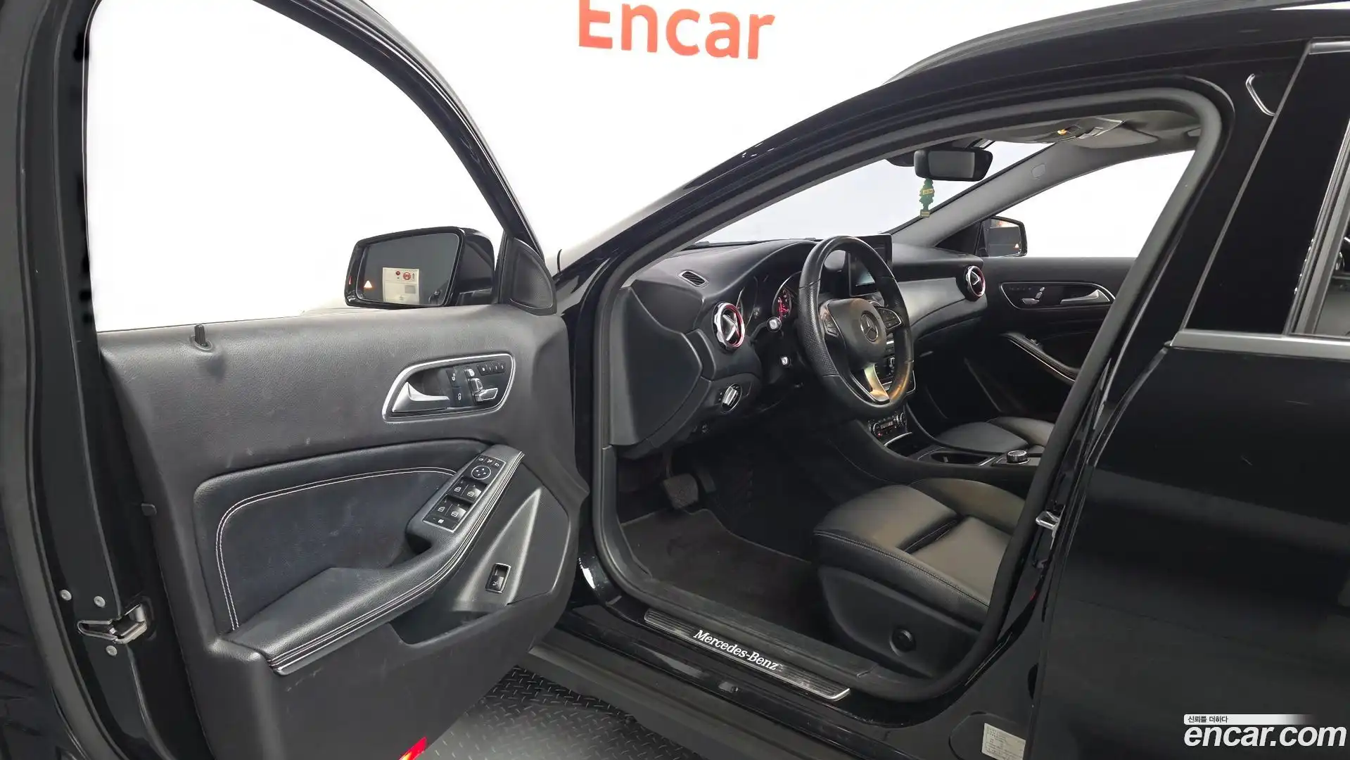 GLA-Class Mercedes-Benz 2019.7-INNER-010