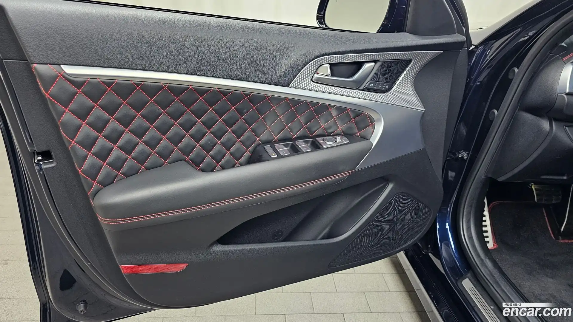 G70 Genesis 2022.10-INNER-034