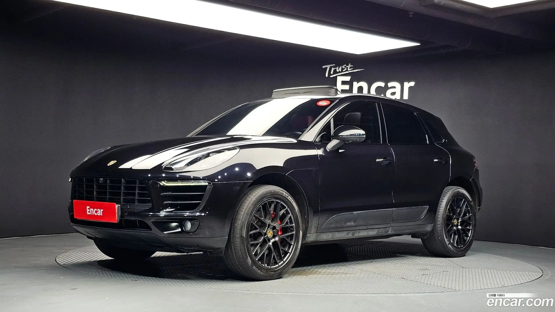Main__Slider__Photo:Macan Porsche 2016.6-0