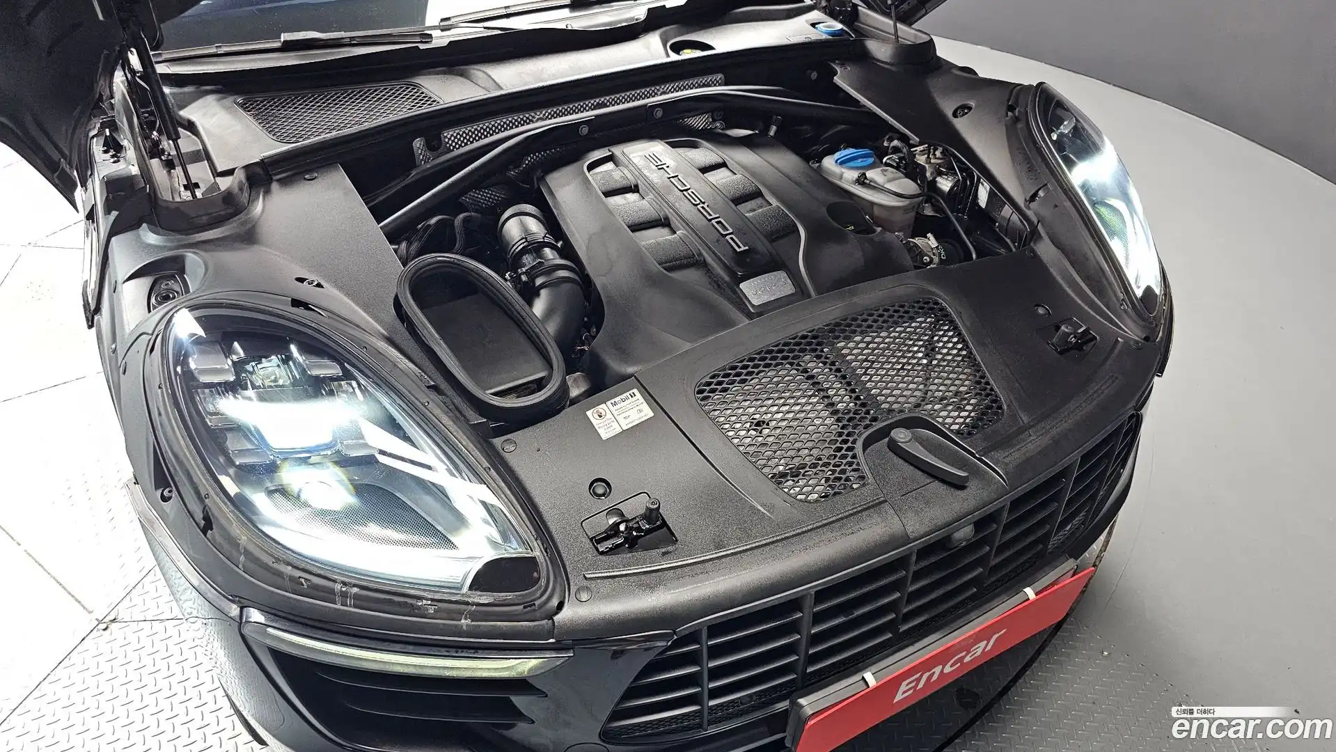Macan Porsche 2016.6-OUTER-006