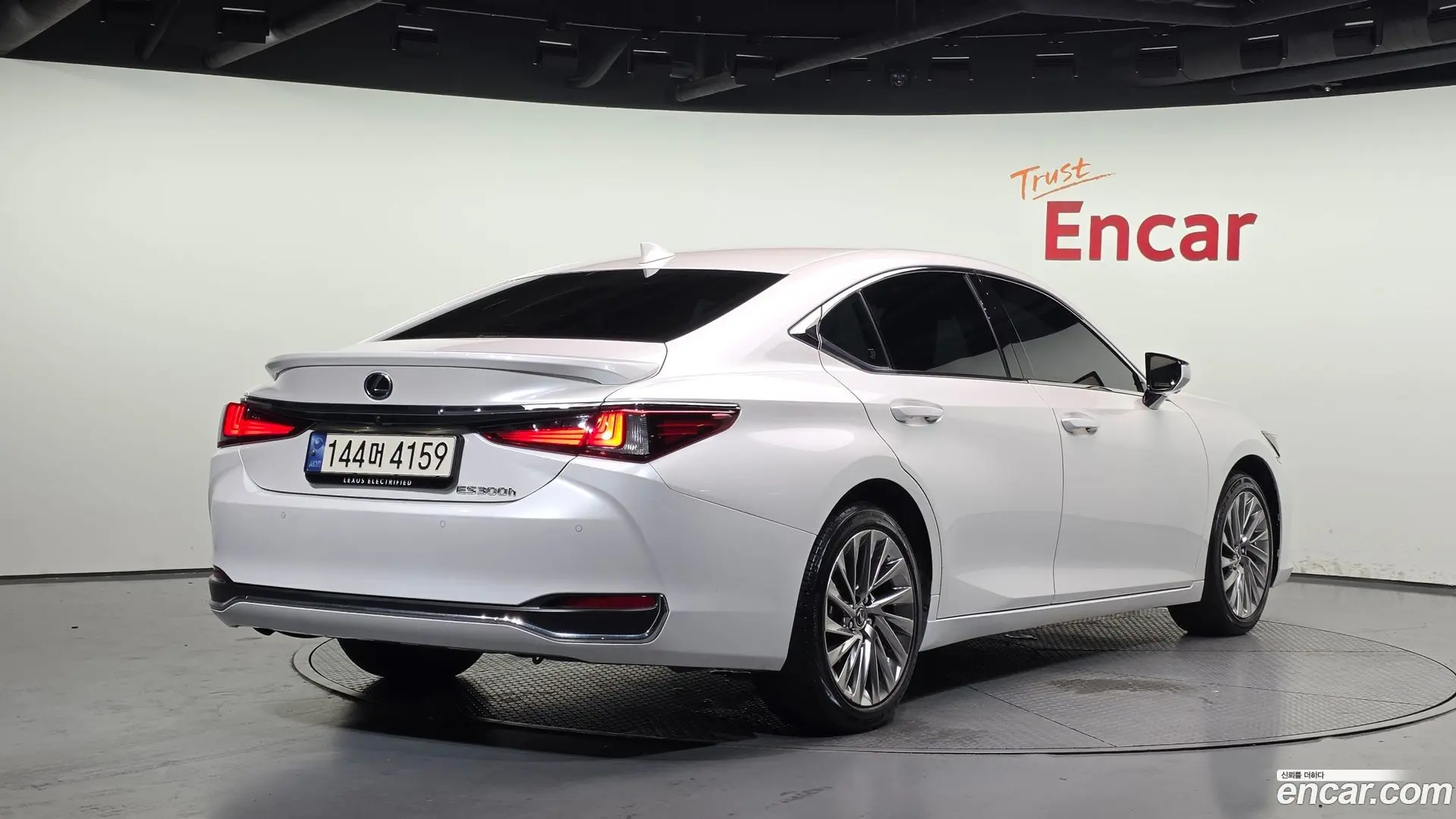 Main__Slider__Photo:ES Lexus 2024.0-1