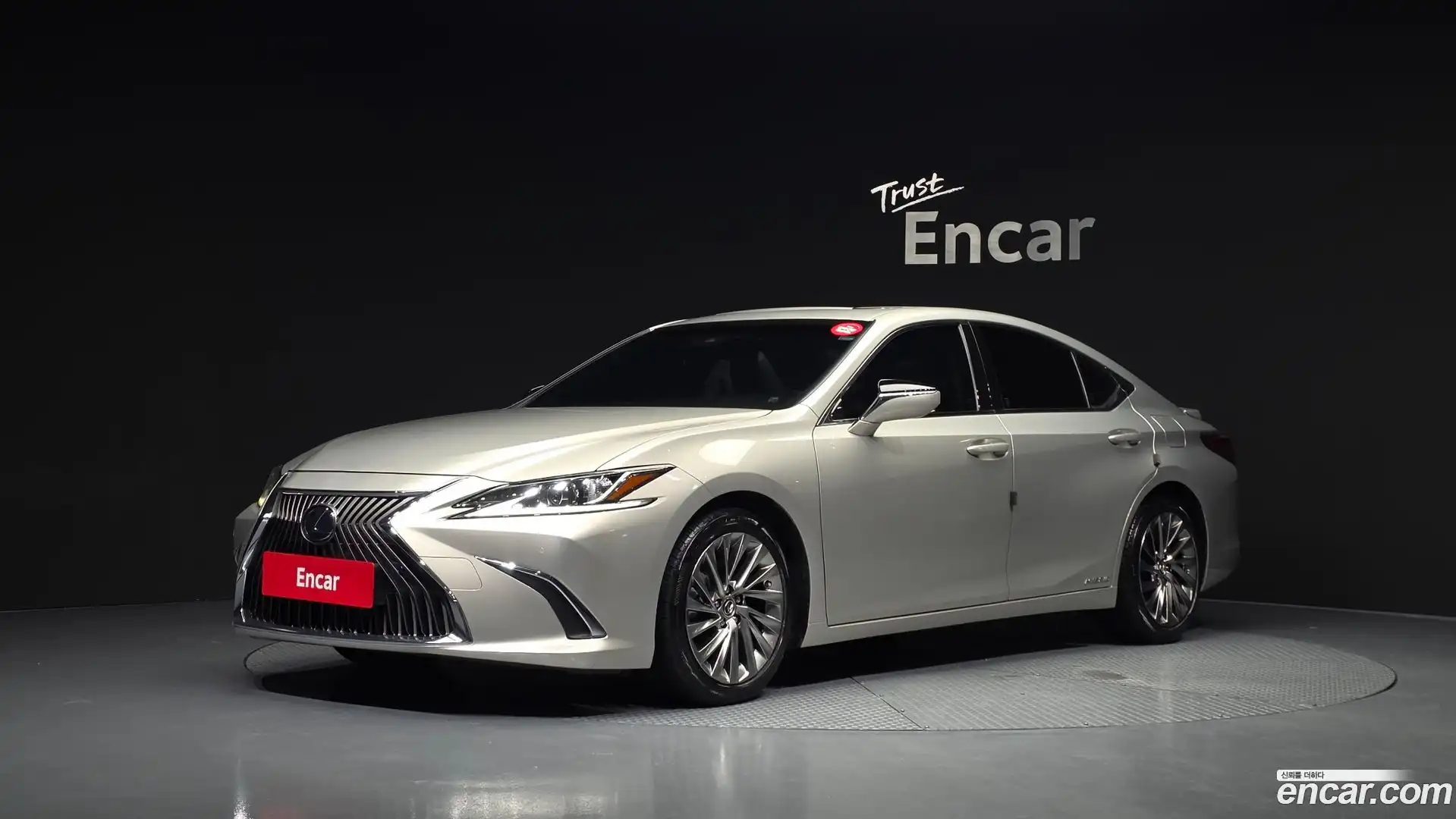 ES Lexus 2018.9-OUTER-001