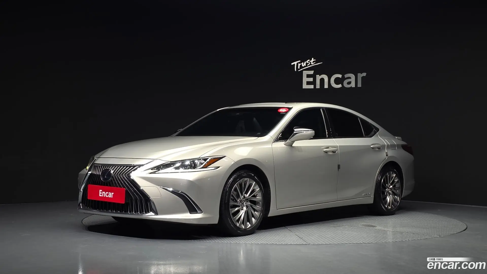 Main__Slider__Photo:ES Lexus 2018.9-0
