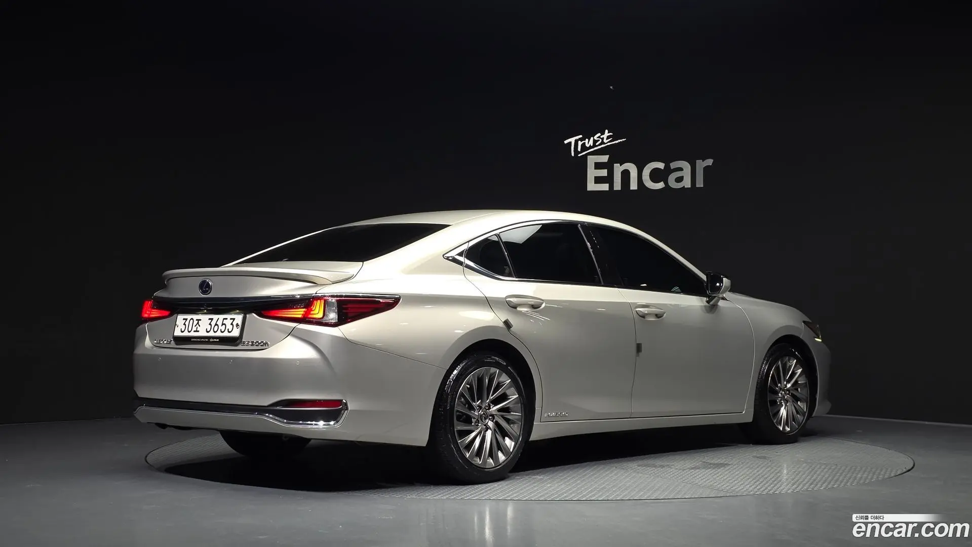 Main__Slider__Photo:ES Lexus 2018.9-1